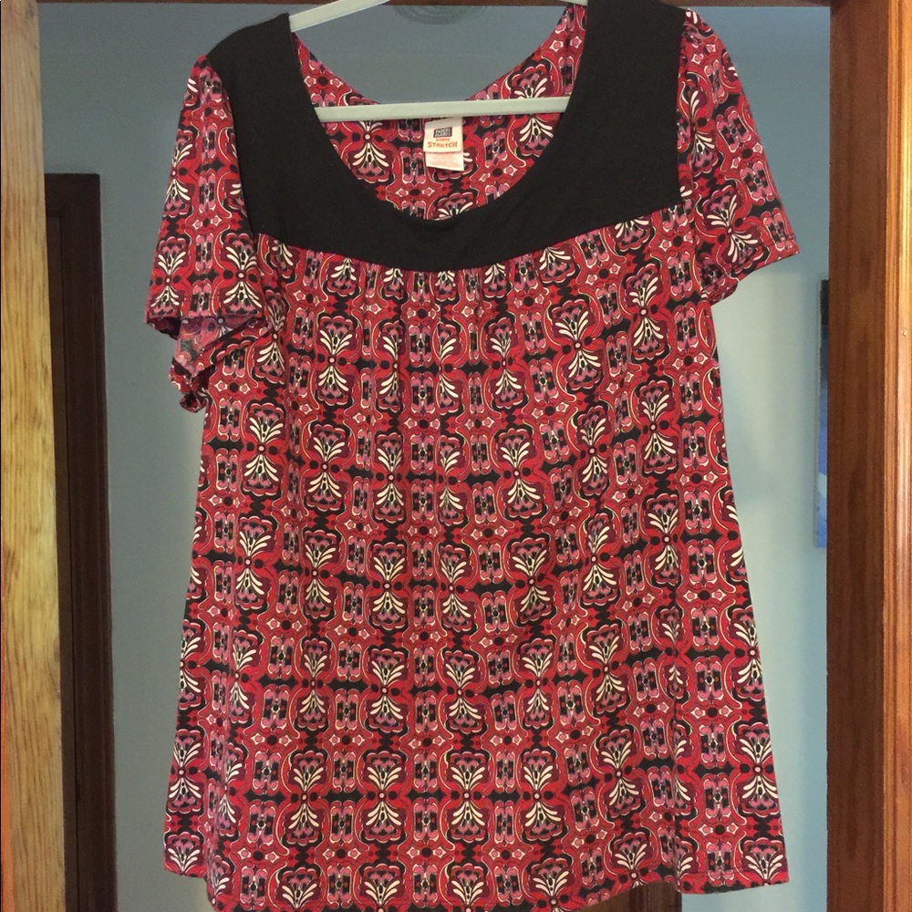 Beautiful lightly used & new blouses 👚